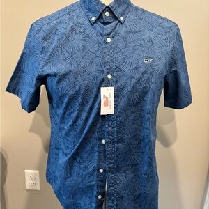 Men’s Vineyard Vines button down shirt